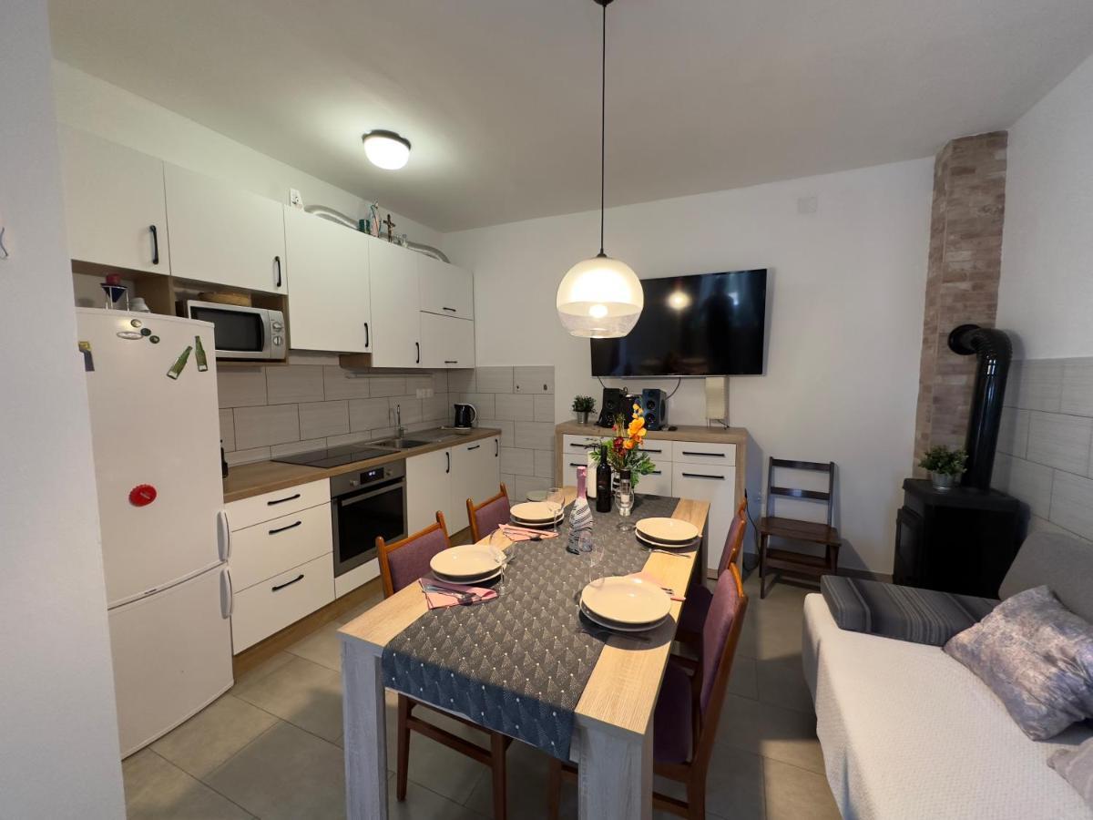 Matek Family & Studio Apartment Rovanjska Exterior photo